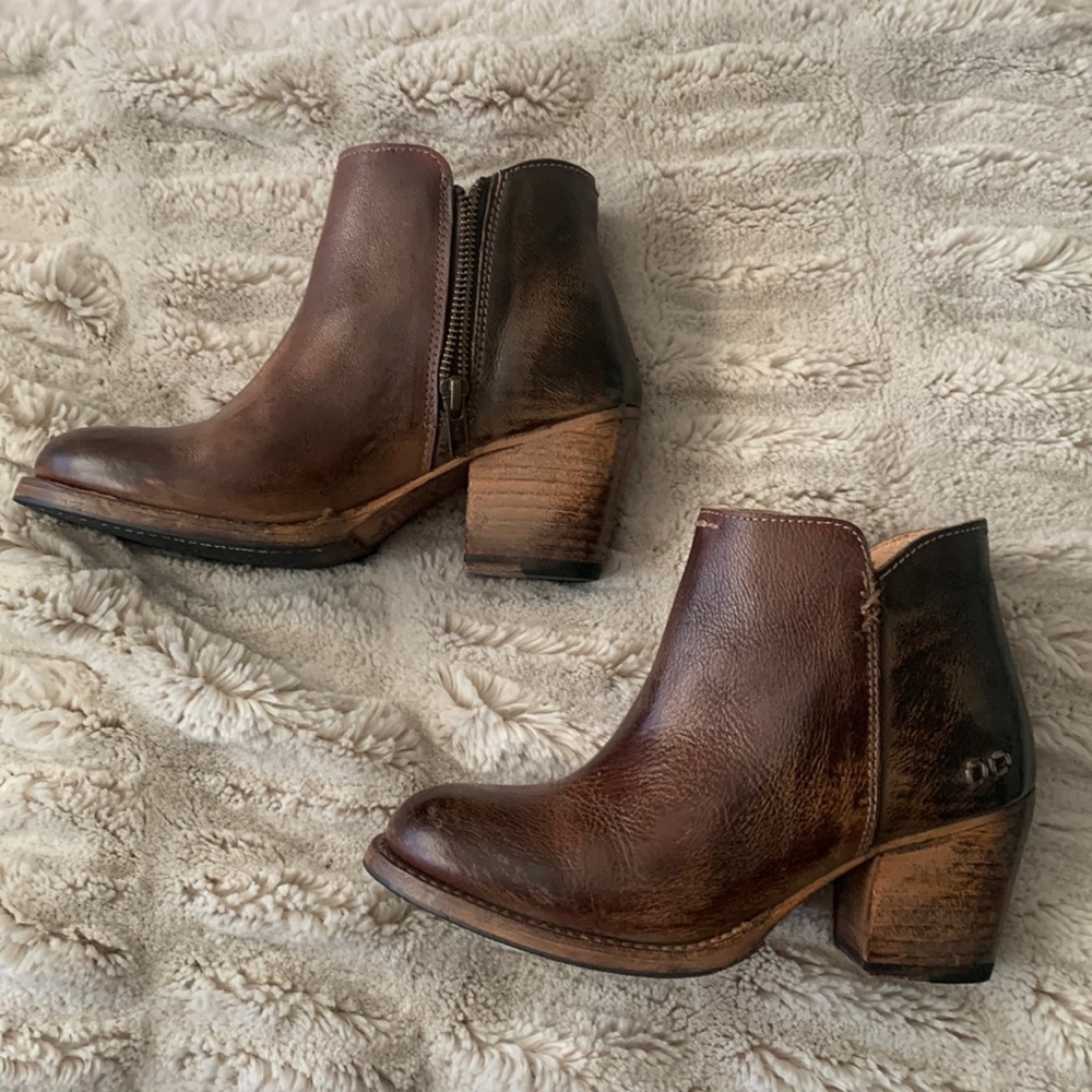 Woman’s size 6 Bedstu Cobbler Booties